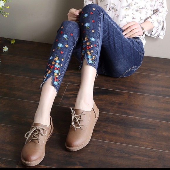 New! Plus Size Designer Floral Embroidered Skinny Jeans - Picture 2 of 11